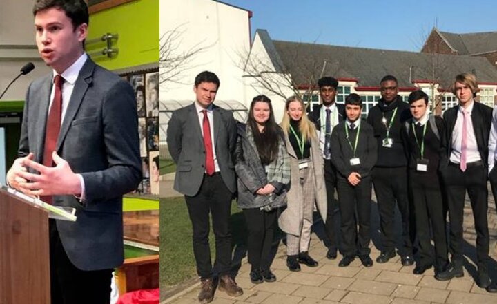 Image of Dan Carden MP meets with students at Alsop High School