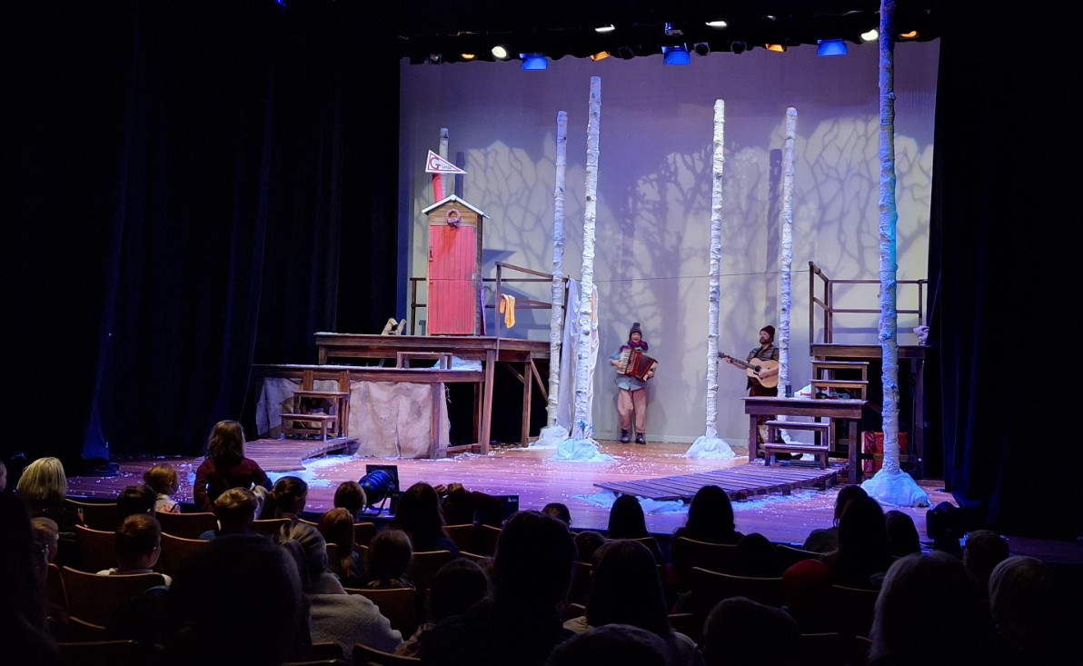 Image of He's behind you! Cross Fell visit the pantomime 