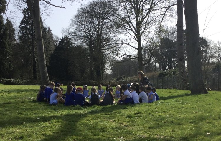 Image of Class 2  Worship outside