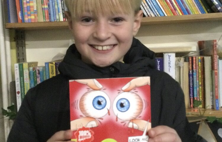 Image of 5 reads raffle winner 