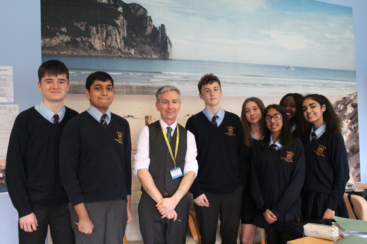Image of Pupils attend motivating science and study talk delivered by Shaun Donnelly from freesciencelessons. 