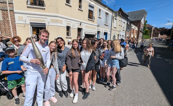 Image of Pupils and staff see the Olympic flame in France!