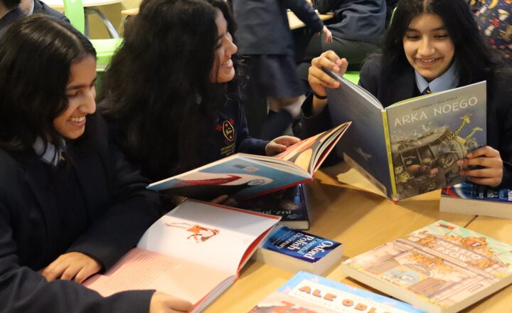 Image of Year 7 explore books written in French, Italian, Polish, Spanish and German