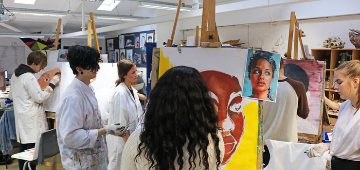 Image of Visiting artist hosts oil painting workshop