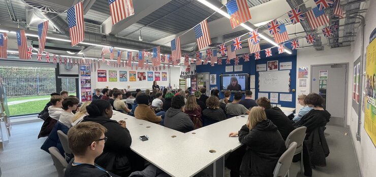 Image of Politics Students chat with Angela Rayner