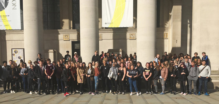 Image of 100+ Students on Manchester Art Trip