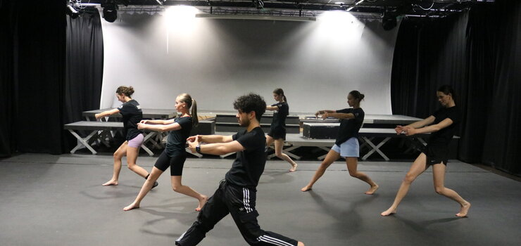 Image of A2 Dance students lead dance class for A1 students