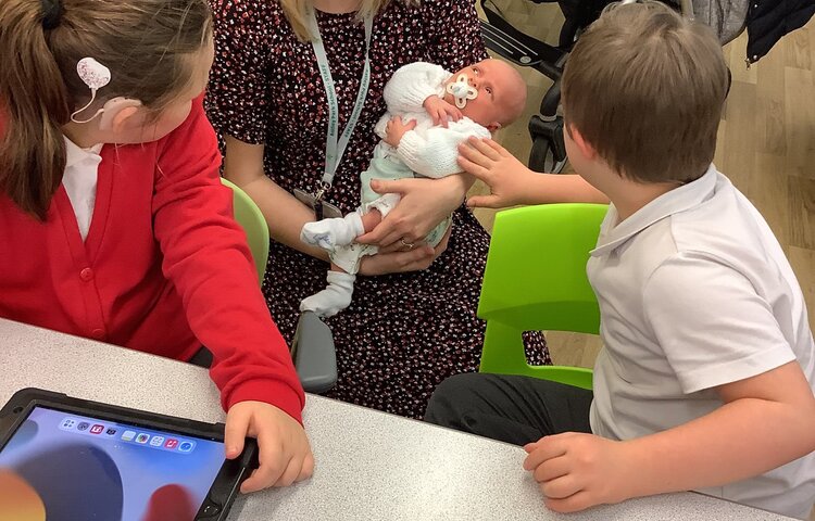 Image of Week 4 in Sycamore ! Meeting Mrs Crouch’s baby ! 