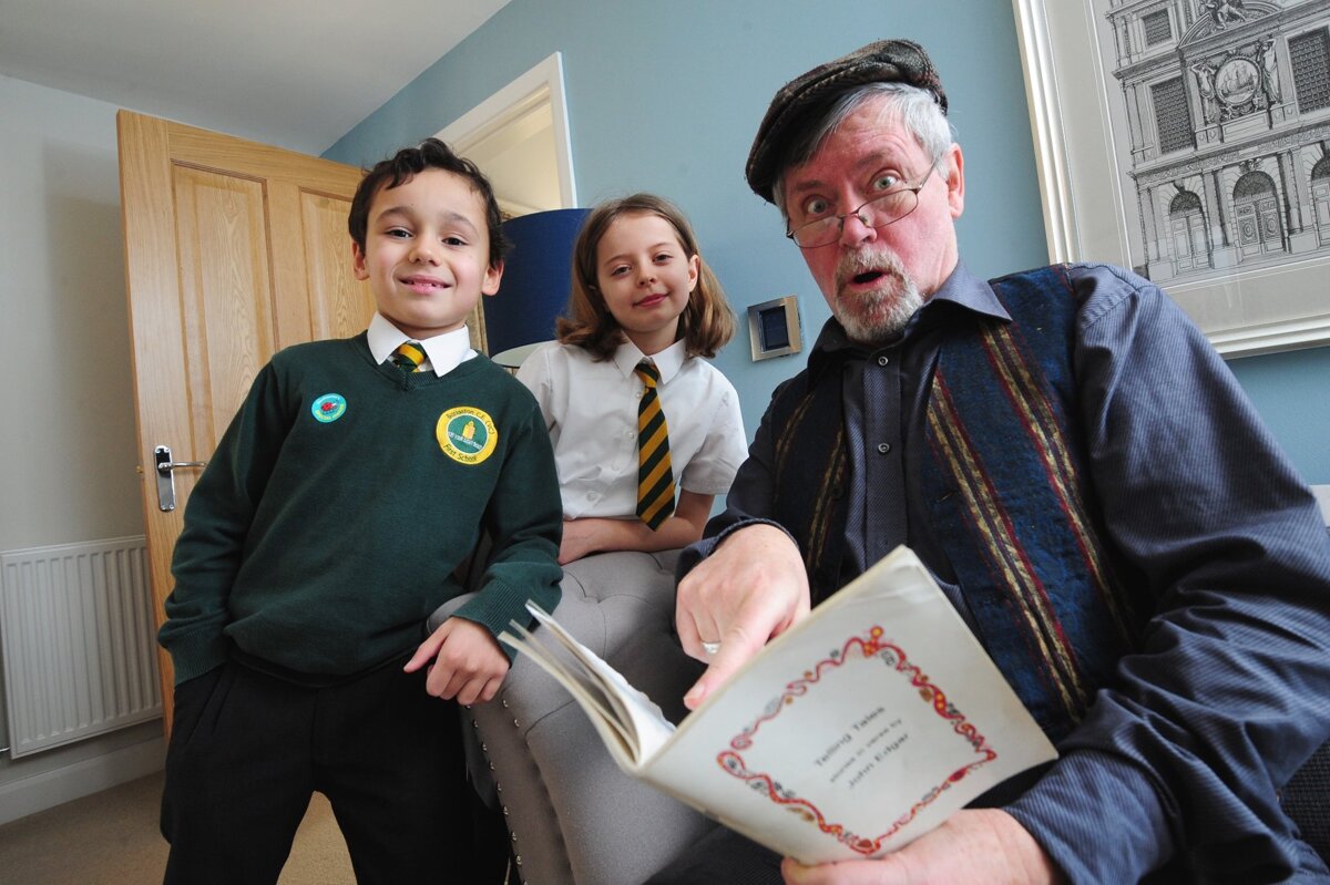 Image of Owl Class visit Storyteller at new Wedgwood development