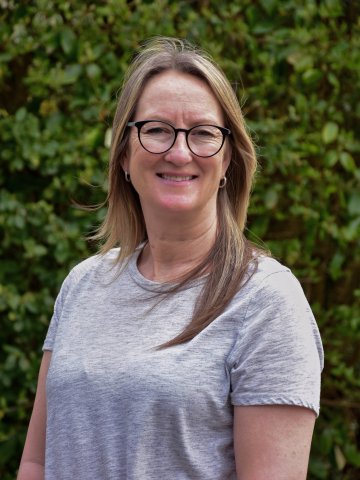 Mrs L Lowry