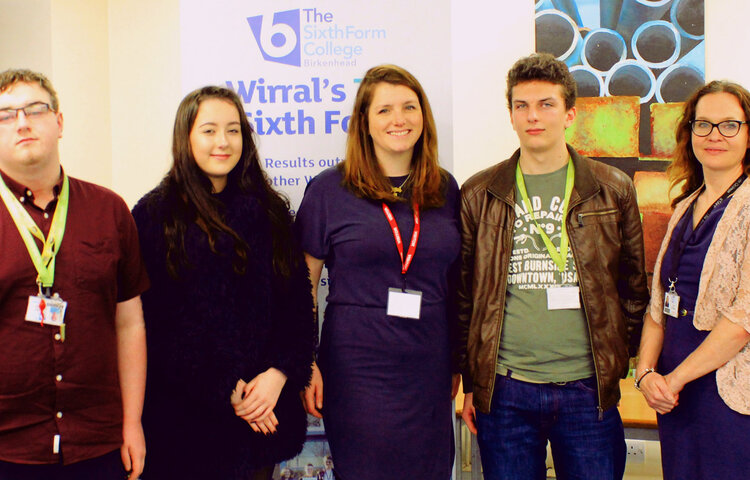 Image of Alison McGovern MP offers advice & encouragement to students 