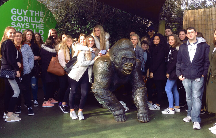 Image of Psychology students study animal behaviour at London Zoo