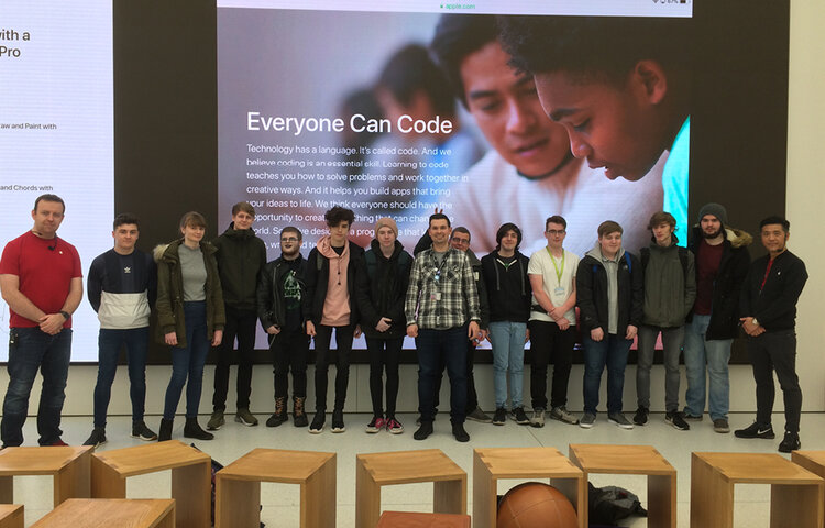 Image of IT students learn coding with robots on Apple Store trip