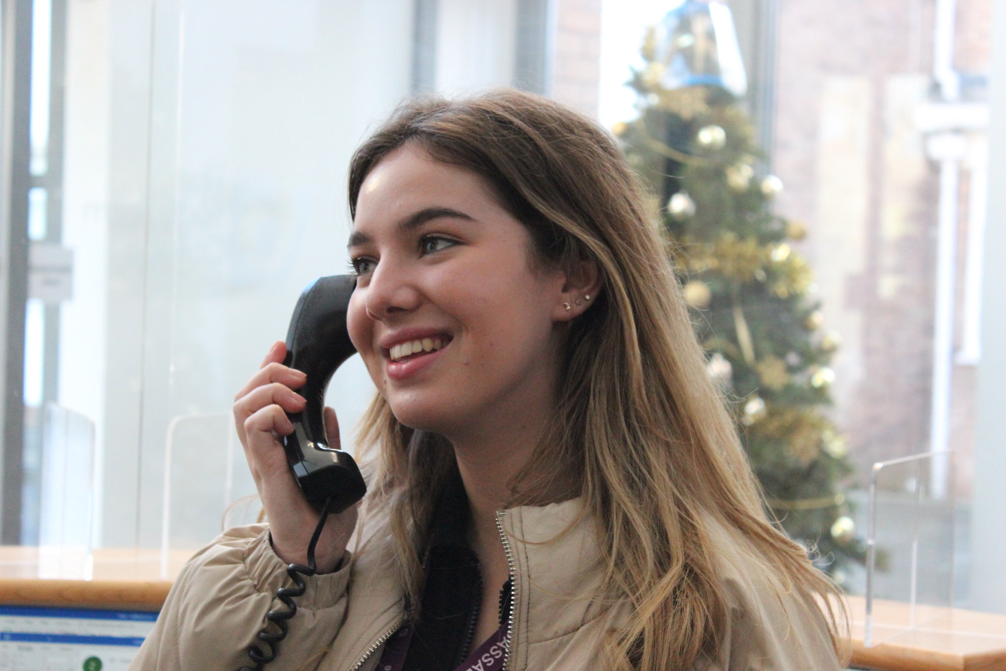 Image of Dozens of students volunteer to help elderly suffering loneliness