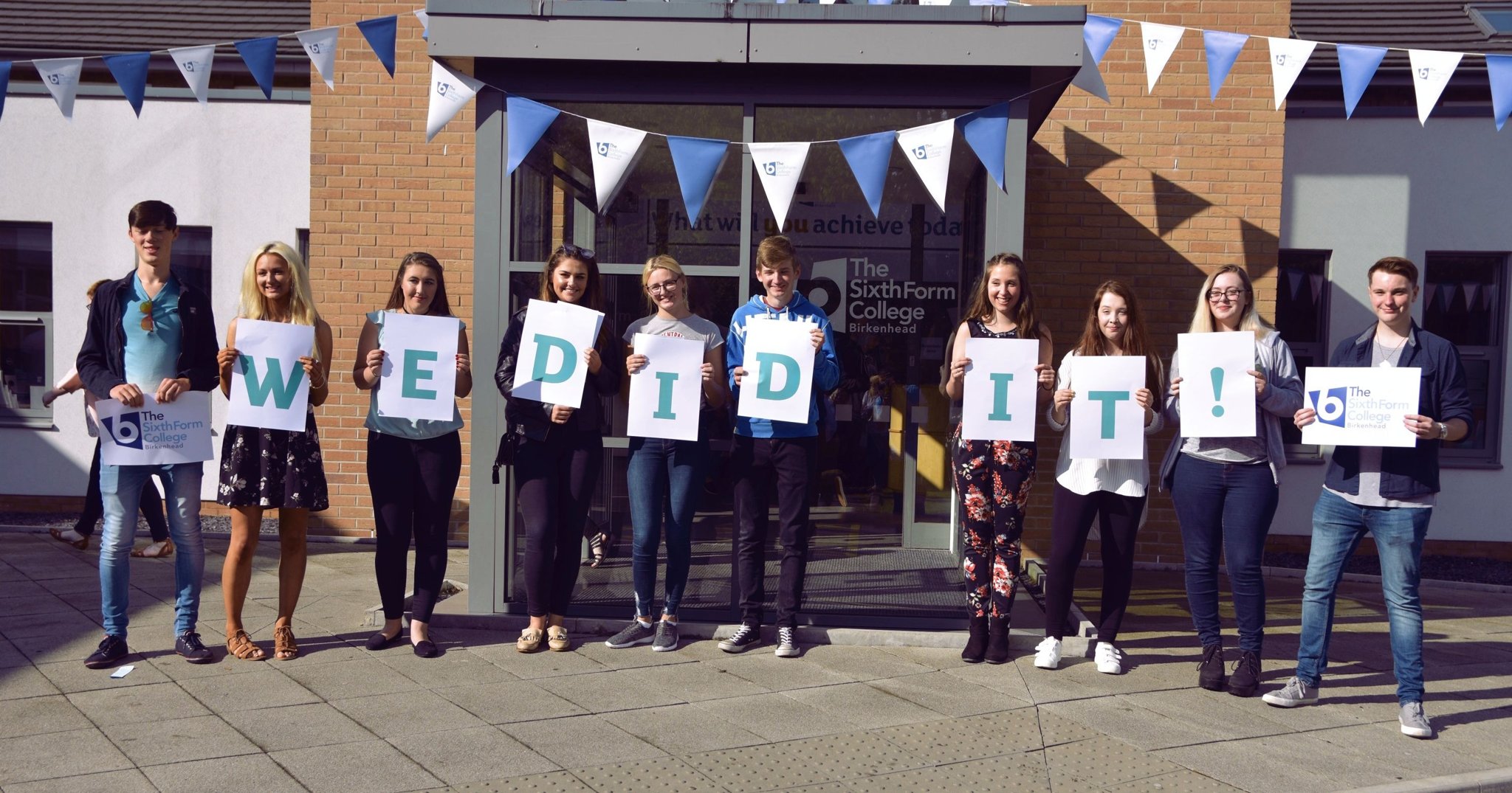 Image of Class of 2017 celebrates record breaking A Level & BTEC results