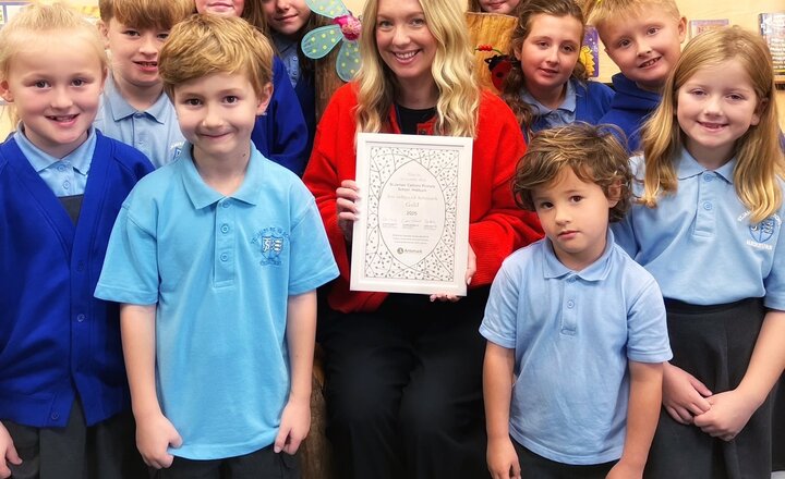 Image of Gold star for primary school in Hebburn for arts excellence