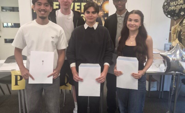 Group of students with their results envelopes