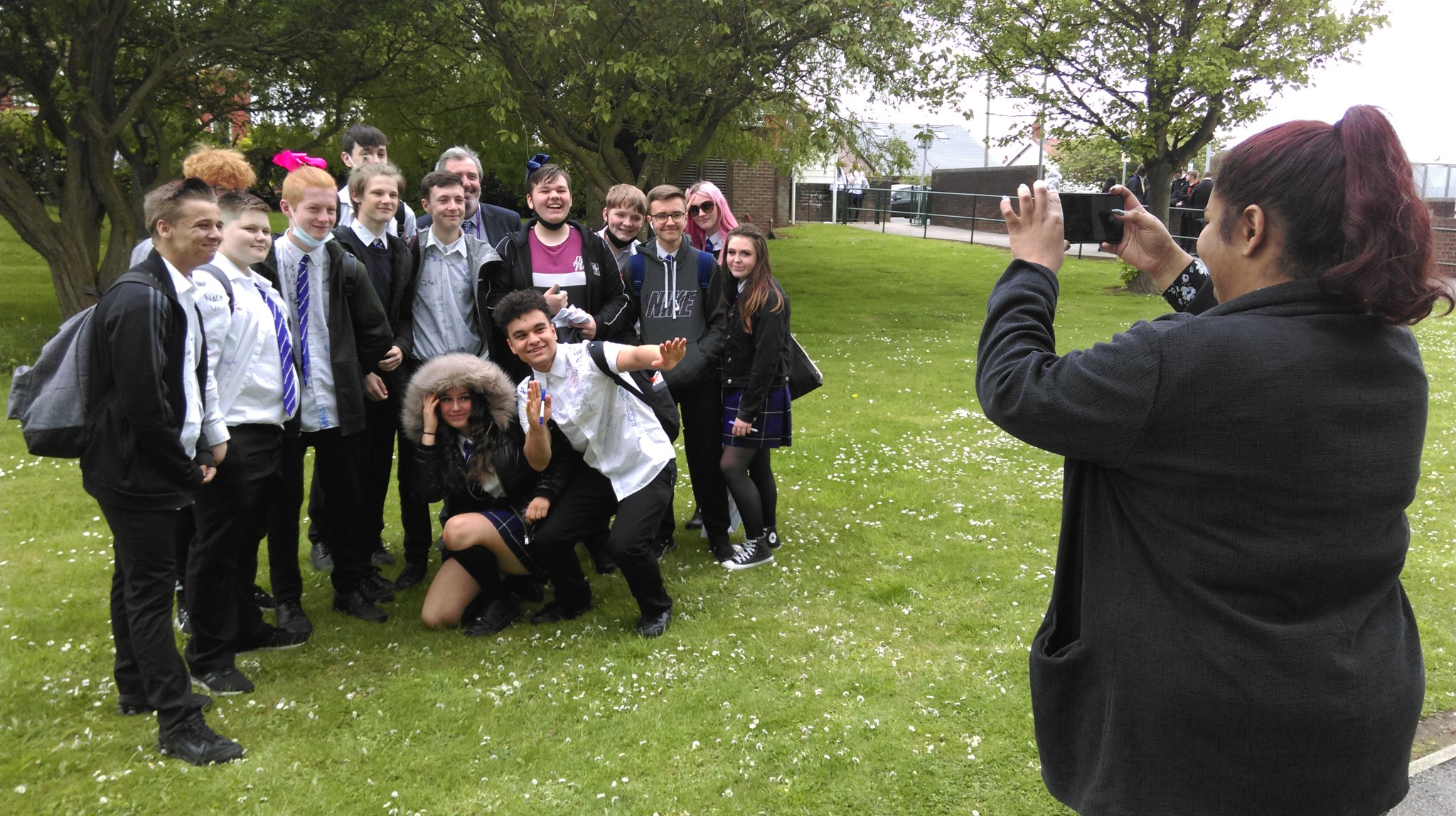 Image of Year 11 say goodbye