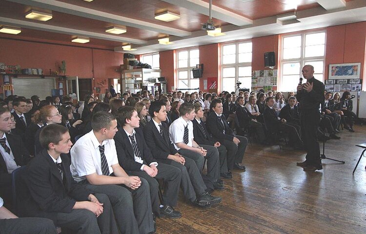 Image of Helen Stein talks to Year 9, July 2007