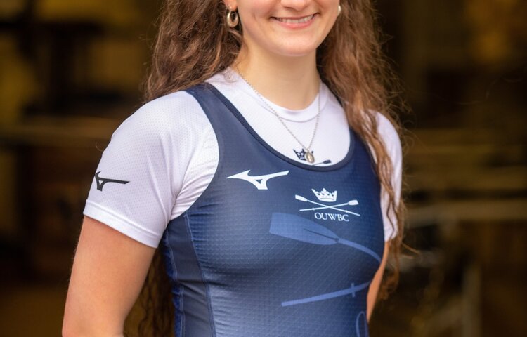 Image of Former student Martha Birtles in the Boat Race 