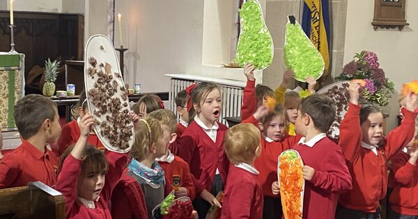 harvest-service-in-christ-church-2022-broughton-primary-school