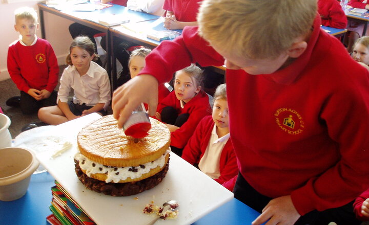 Image of Archaeologists love cake!