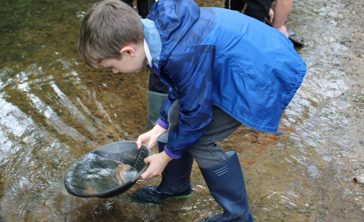 Image of Learning about rivers on Year 3 school trip