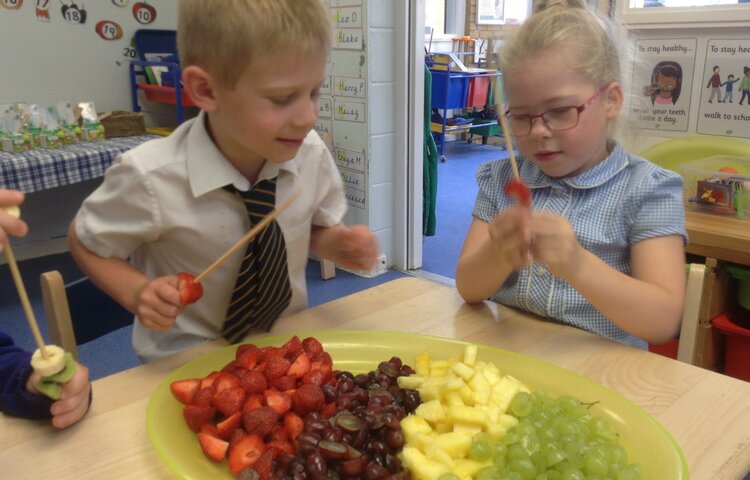 Image of Making healthy fruit kebabs