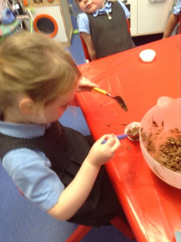 Image of Making Rice Krispie Cakes