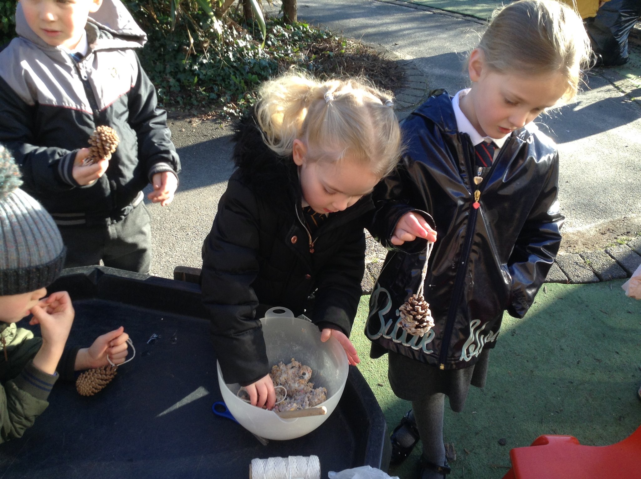 Image of Making bird feeders