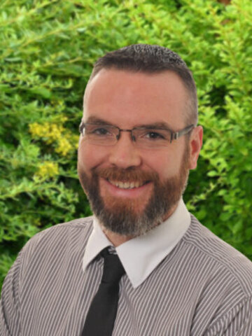 Mr E McGauran
