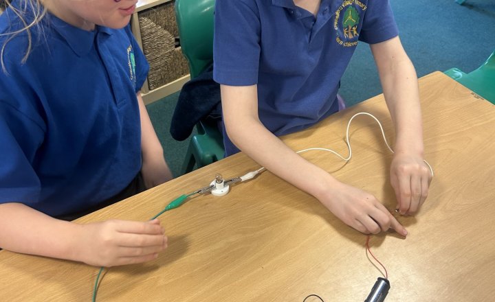 Image of Year 4 Become Circuit Scientists!
