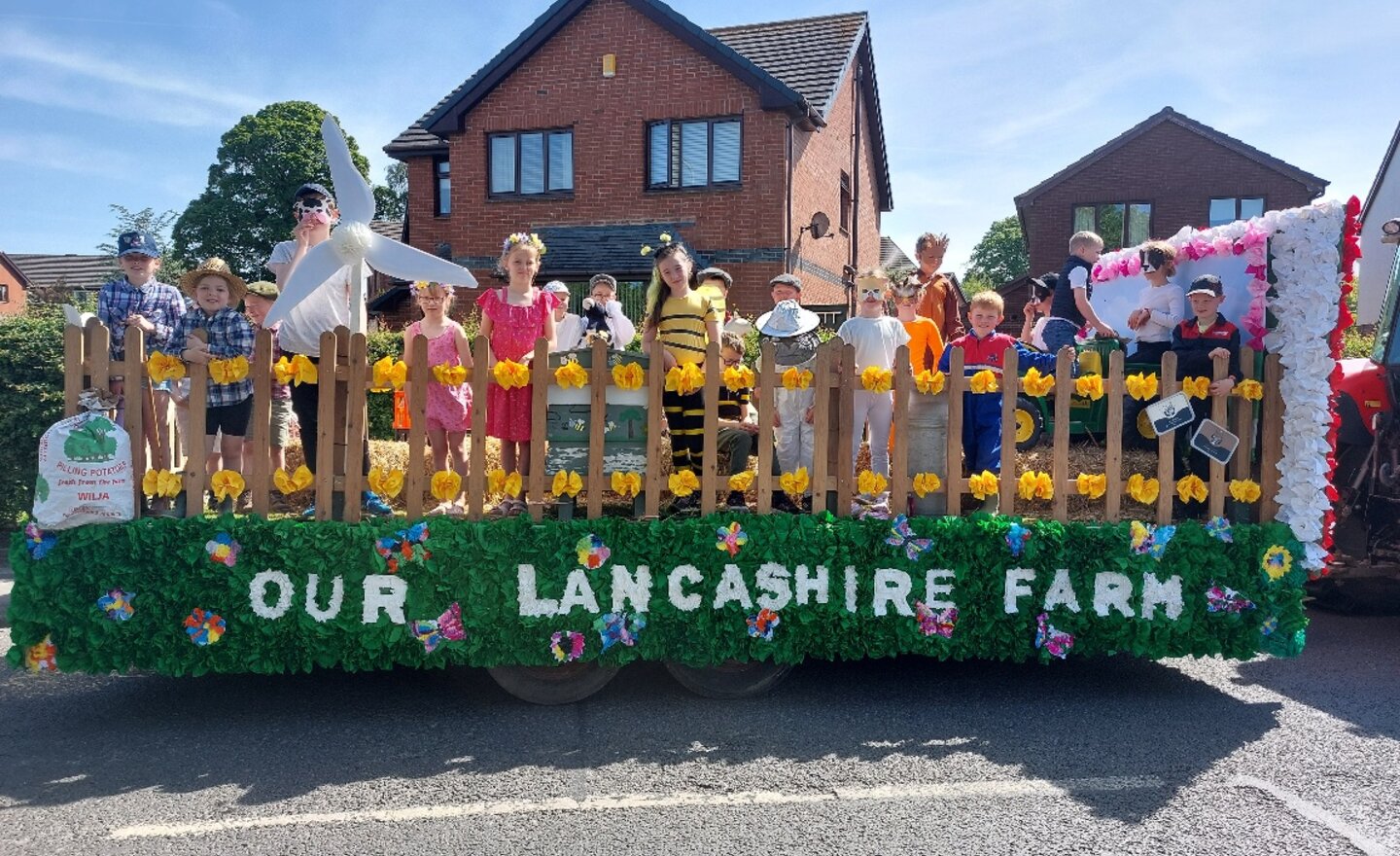 Image of INCREDIBLE SCHOOL FLOAT!