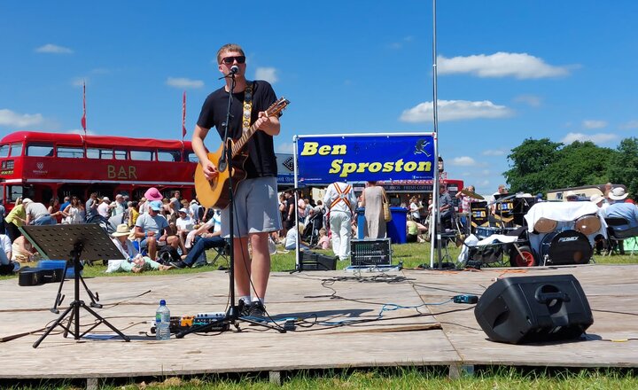 Image of Ben Entertains the Cheshire Show Crowds