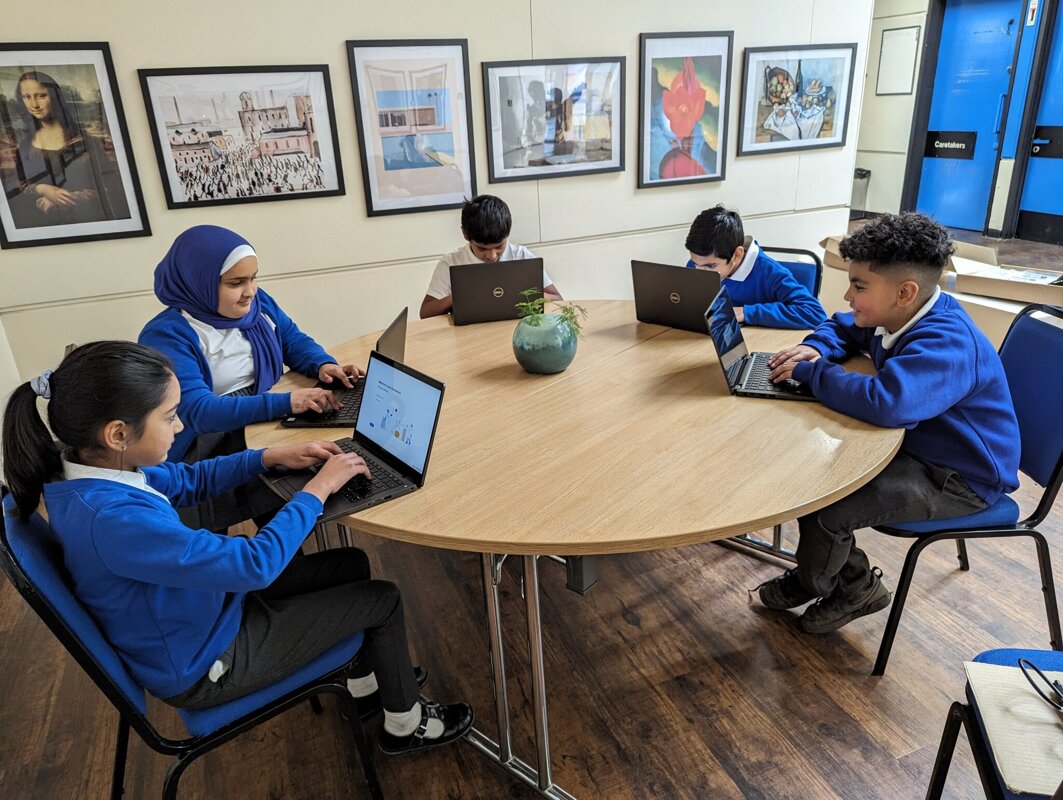 Image of Greet receive 30 state of the art Chrome Books!