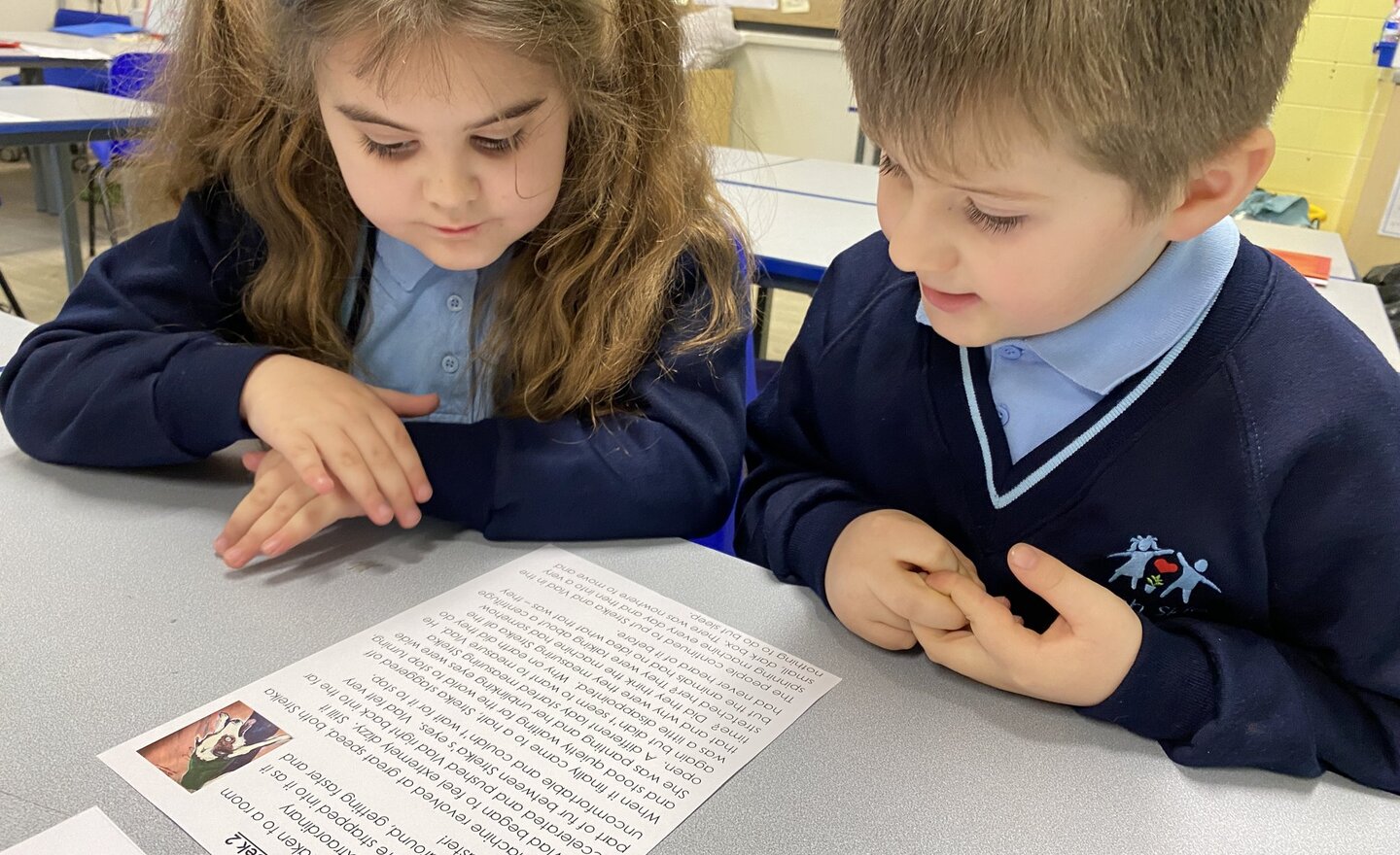 Image of Whole class reading in Year 3