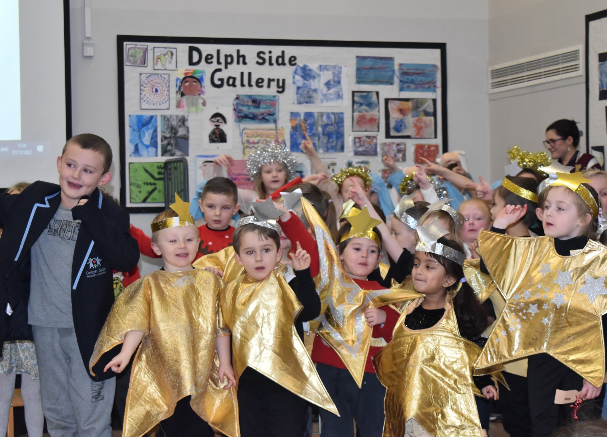 Image of Christmas Nativity - Little Angel loses its wings