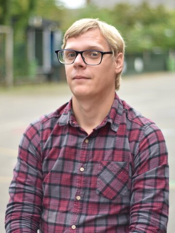 Mr J Robertson