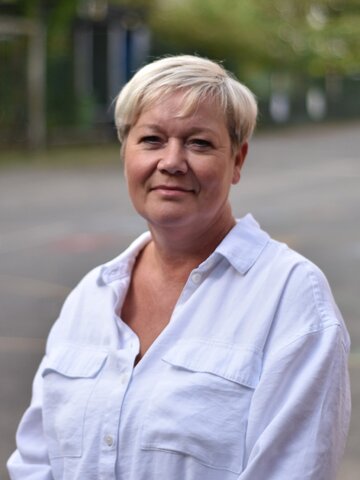 Mrs V Cooper