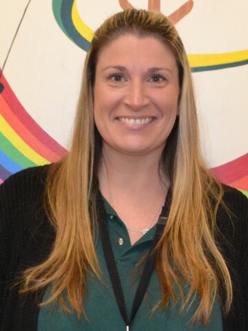 Ms Jennifer Lundbeck