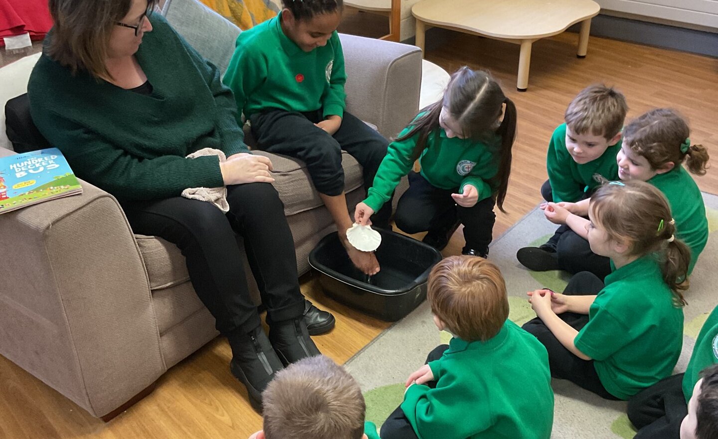 Image of Jesus Loves Us