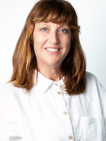 Mrs Claire Carlton
