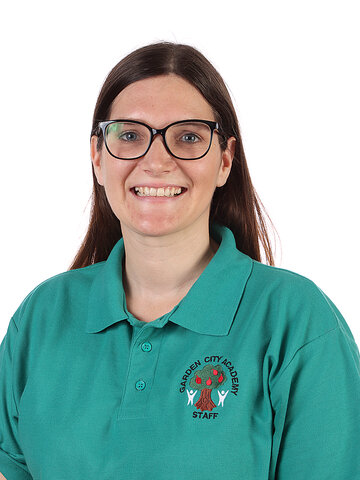 Mrs Emma Hitchin-Reeves