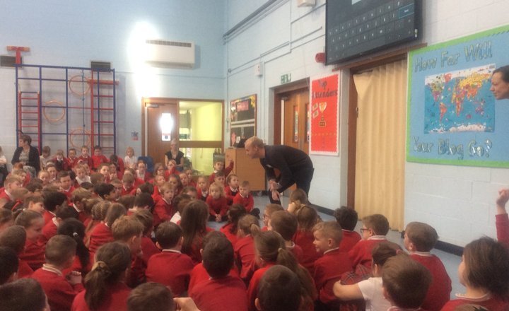 Image of Local Thai Boxer Simon Green inspires pupils through success story!