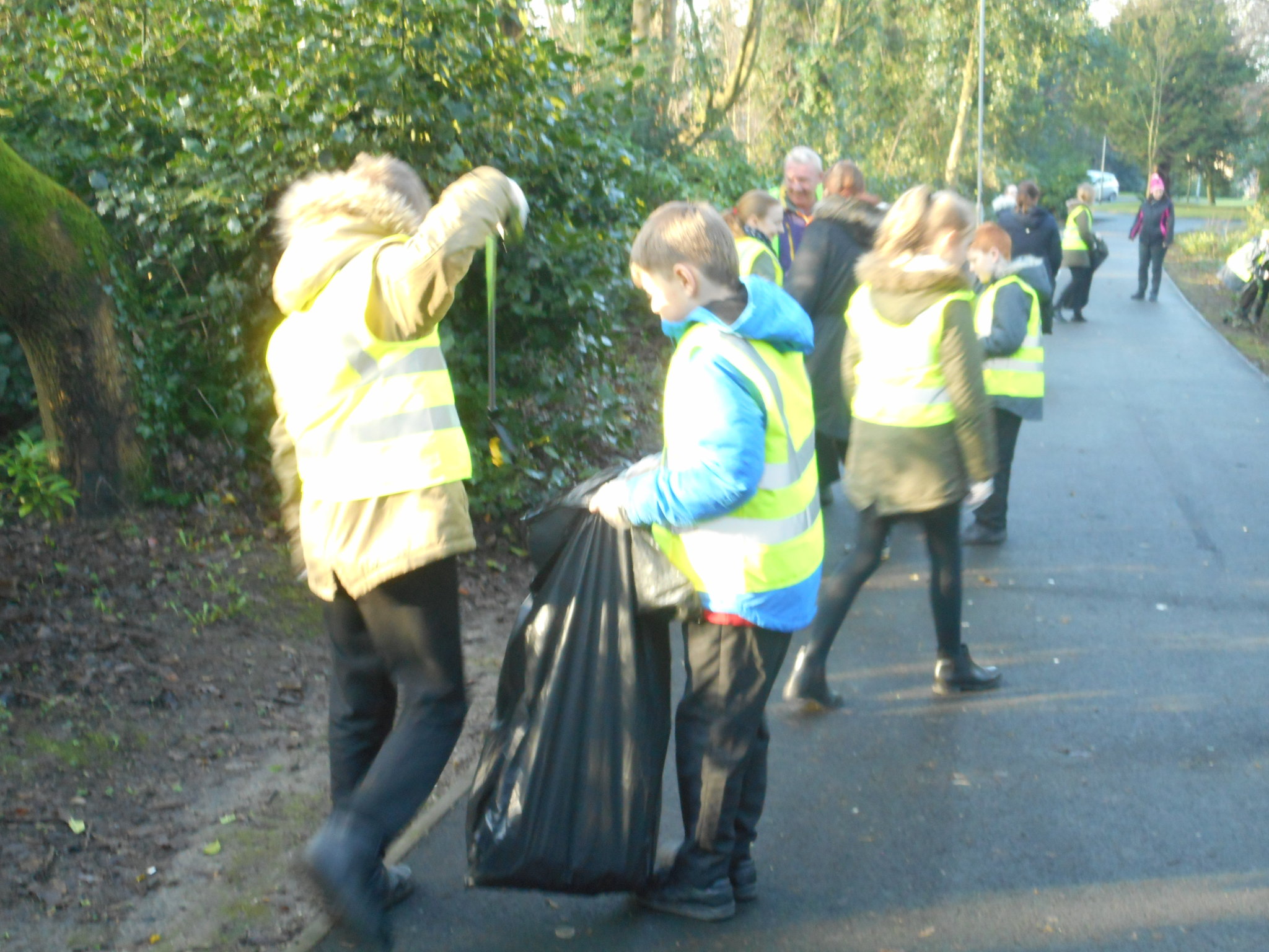 Image of Year 6 Helping in the Community