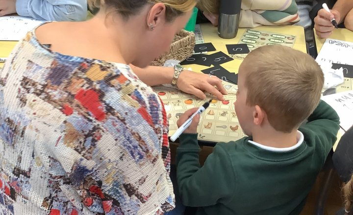 Image of Reception Families Enjoy Phonics Breakfast