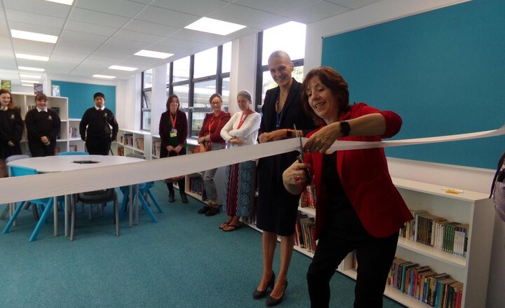 Image of Weston Secondary celebrate their new library