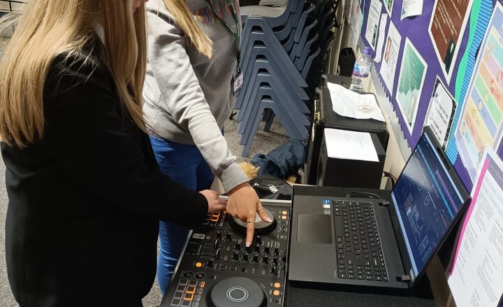 Image of DJ lessons