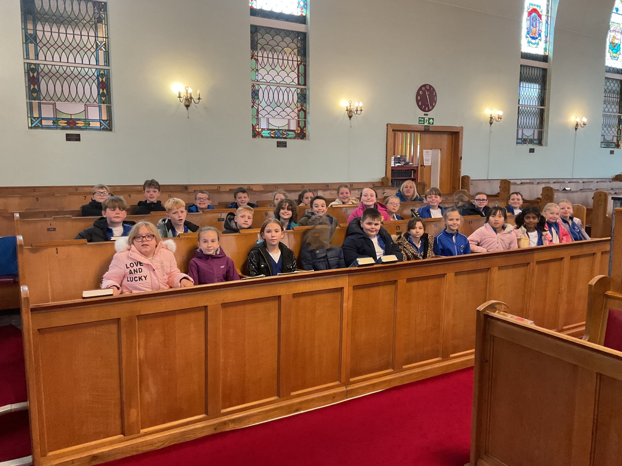 Image of Y4 visit the synagogue