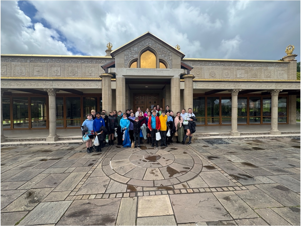 Image of Year 6 visit the Buddhist Temple